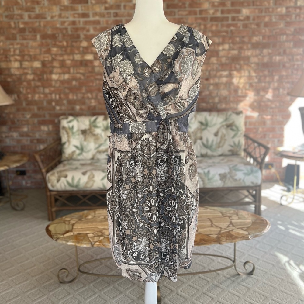 Donna Ricco Grey Beige Paisley Pleated Cap Sleeve Dress 12 Cocktail Quiet Luxury